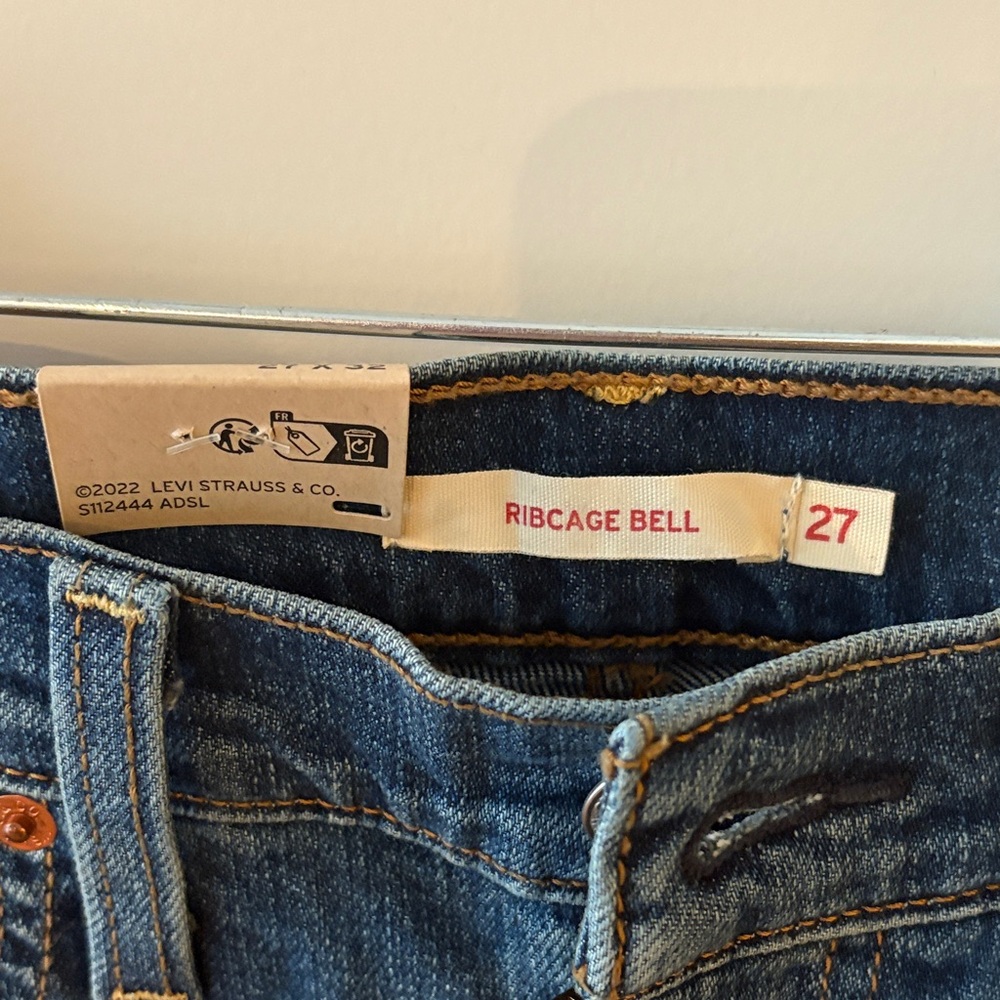 Levi's Ribcage Bell Jeans NWT - Picture 2 of 10
